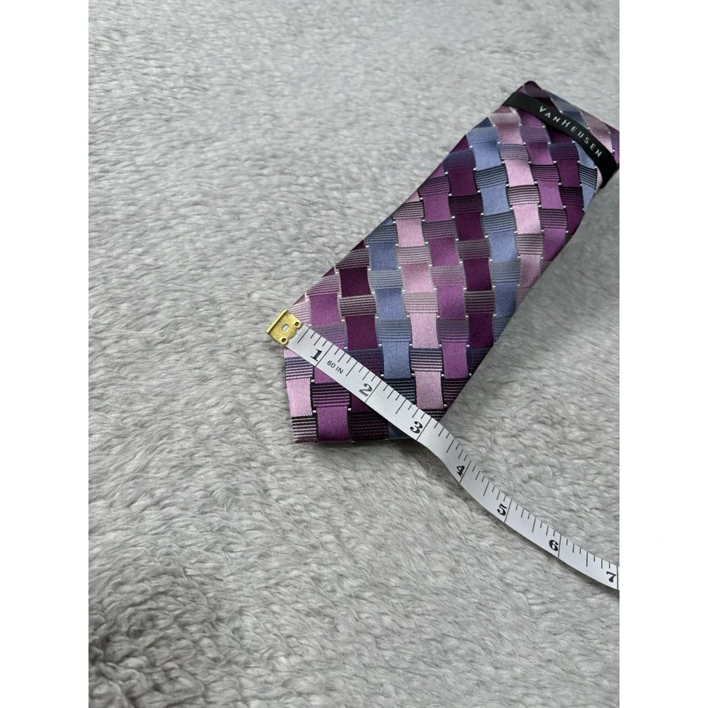 New Van Heusen Men's Purple Neck Silk Tie Geometric NWT‎